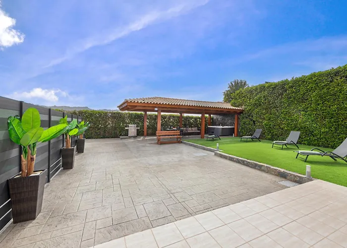 Alina إياليسوس